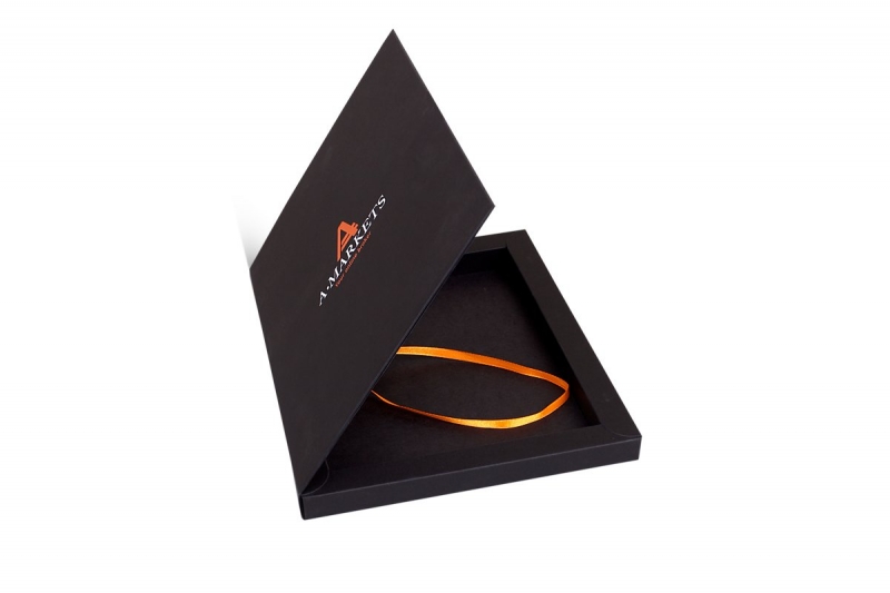 Картонная коробка-книжка на магнитах с двойными бортами в Москве, производство на заказ