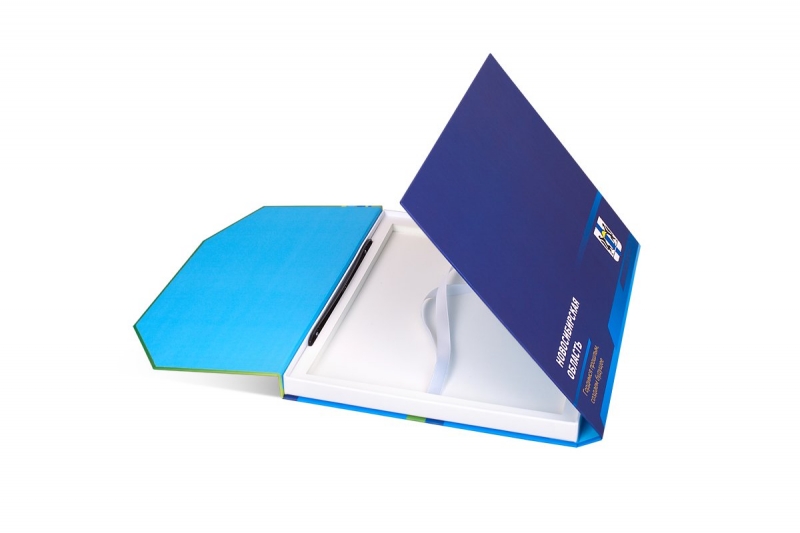 Презентационная папка-портфель с навесной ручкой  в Москве, производство на заказ