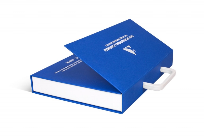 Кашированная папка с пластиковой ручкой в Москве, производство на заказ