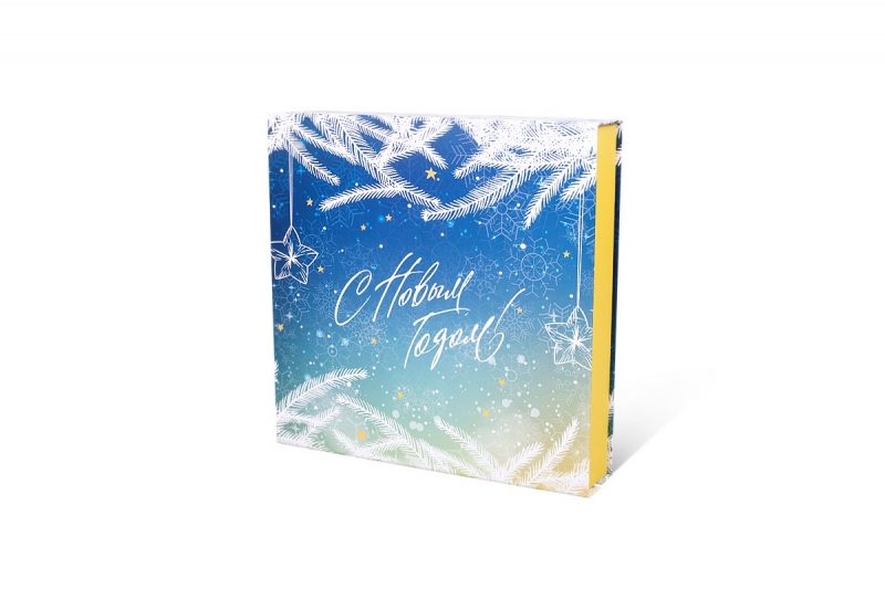 Новогодняя подарочная коробка с магнитным клапаном в Москве, производство на заказ