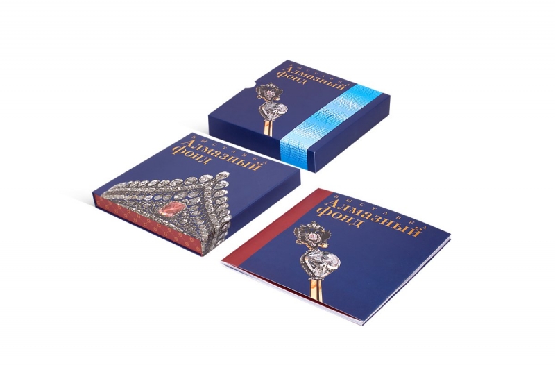 Набор в слипкейсе из кашированной коробки и буклета в Москве, производство на заказ