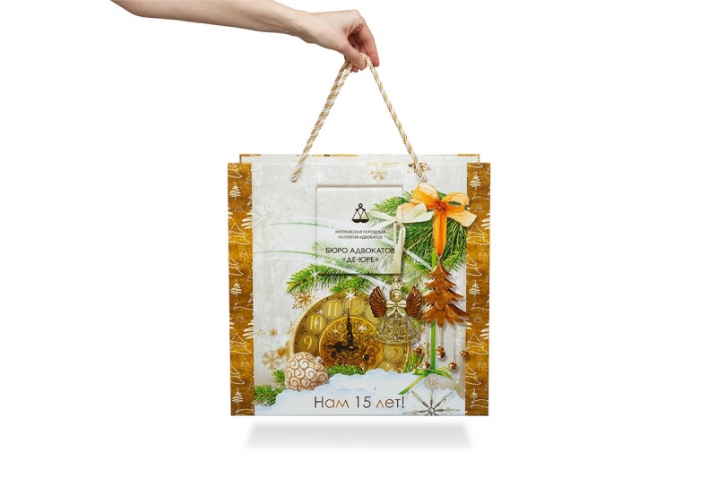 Кашированный чемодан с магнитным клапаном и веревочной ручкой в Москве, производство на заказ