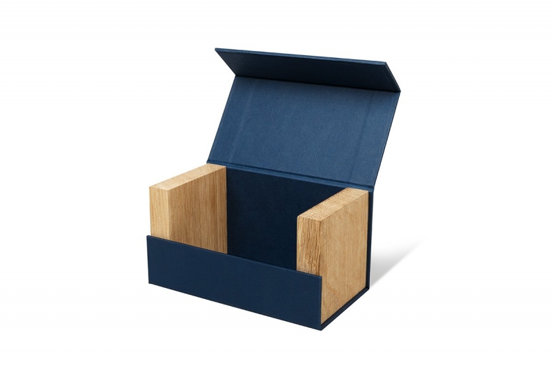 Оригинальная подарочная упаковка с деревянными вставками  в Москве, производство на заказ