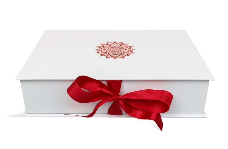 Подарочная коробка на лентах в Москве, производство на заказ