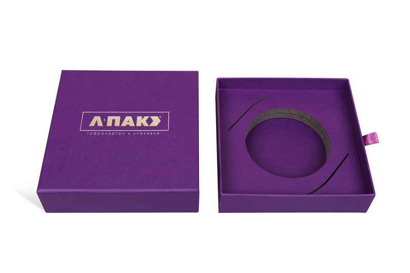Коробка пенал с атласной лентой в Москве, производство на заказ