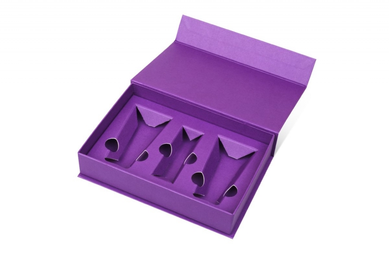 Подарочная коробка с картонным ложементом в Москве, производство на заказ