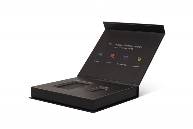 Коробка с клапаном на магните и изолоновым ложементом в Москве, производство на заказ