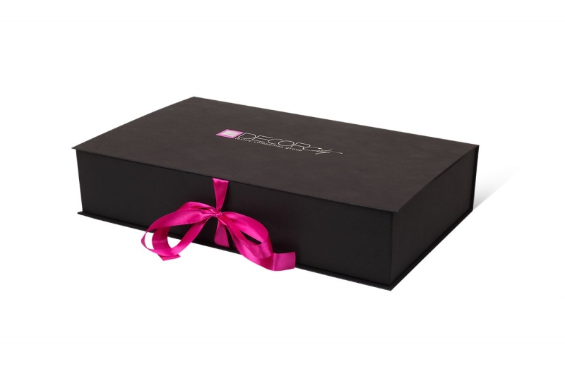 Фирменная коробка-книжка с тиснением на лице в Москве, производство на заказ