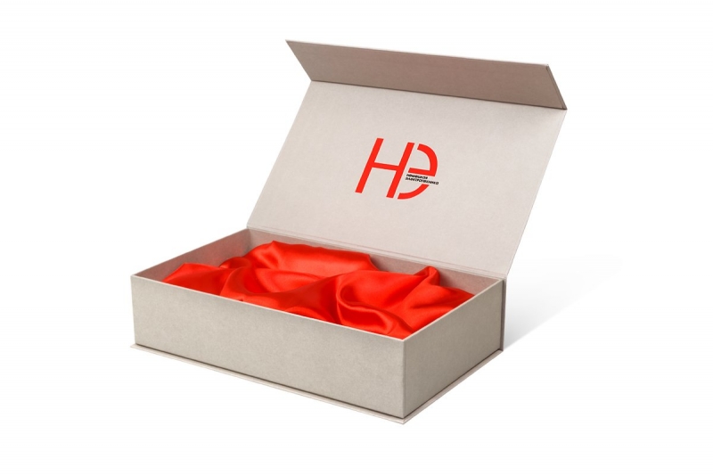 Кашированная коробка с атласным ложементом в Москве, производство на заказ