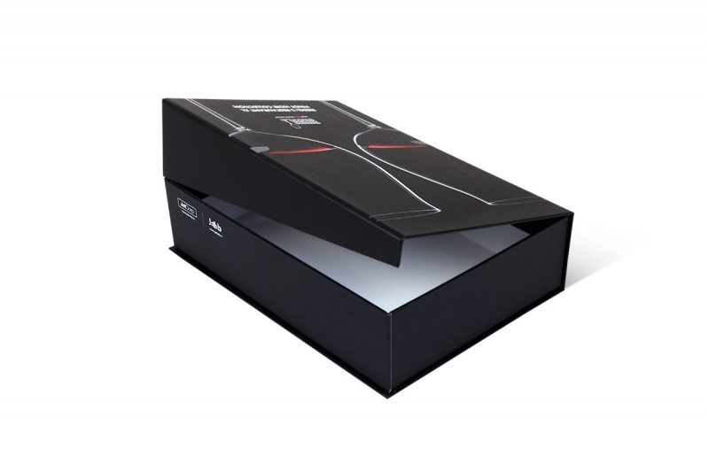 Кашированная коробка с дизайном JetLab в Москве, производство на заказ