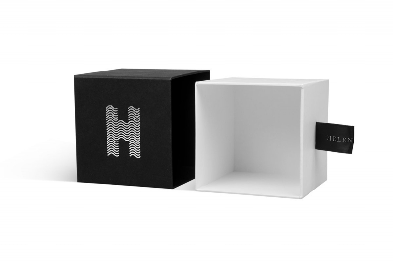 Квадратный пенал с тиснением на крышке под платок в Москве, производство на заказ