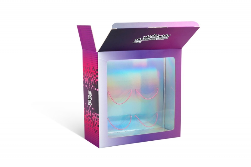 Яркая коробка с голографическим картоном под обувь в Москве, производство на заказ
