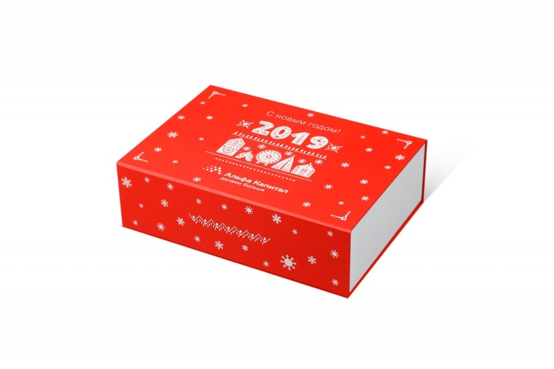 Новогодняя коробка с клапаном на магните в Москве, производство на заказ