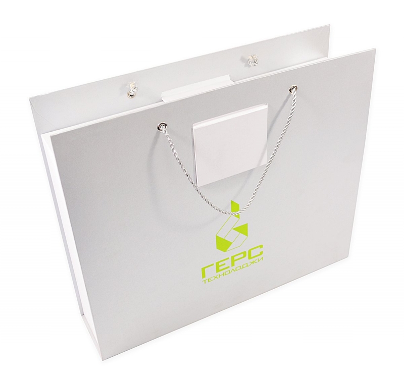 Подарочная коробка-портфель с атласным ложементом в Москве, производство на заказ