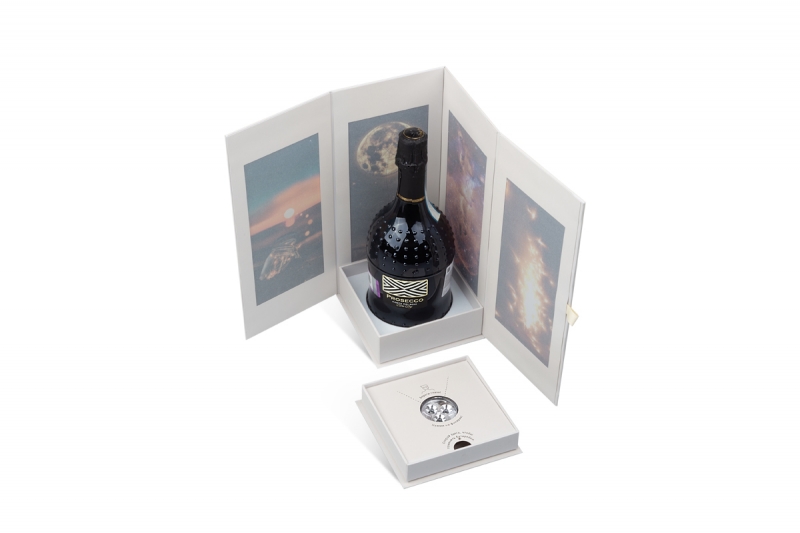 Новогодняя подарочная упаковка с подсветкой бутылки в Москве, производство на заказ