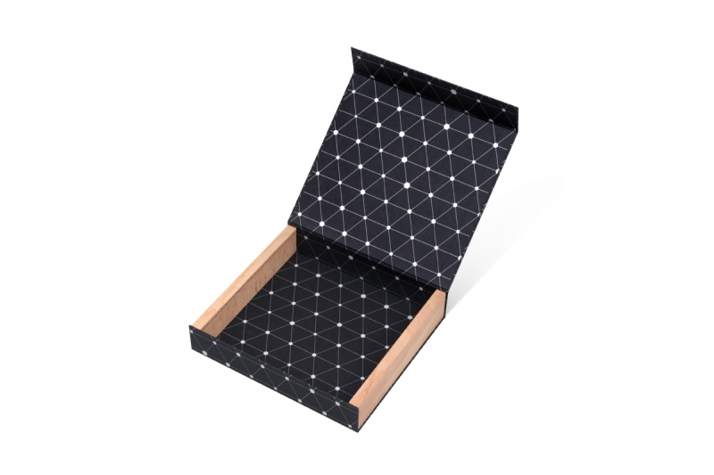 Подарочная упаковка с деревянными вставками в Москве, производство на заказ