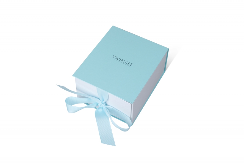 Коробка со складным дном для косметического набора в Москве, производство на заказ