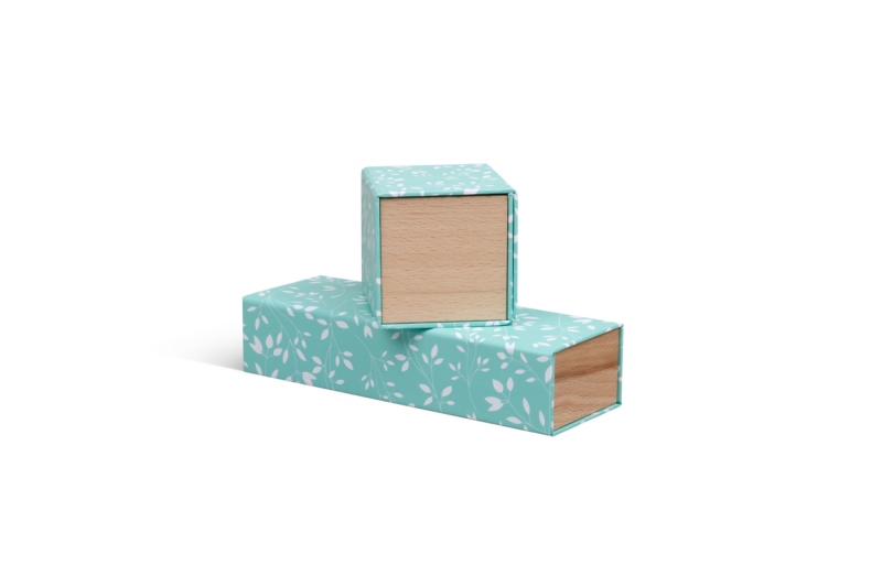 Подарочные упаковки с деревянными вставками под аксессуары в Москве, производство на заказ