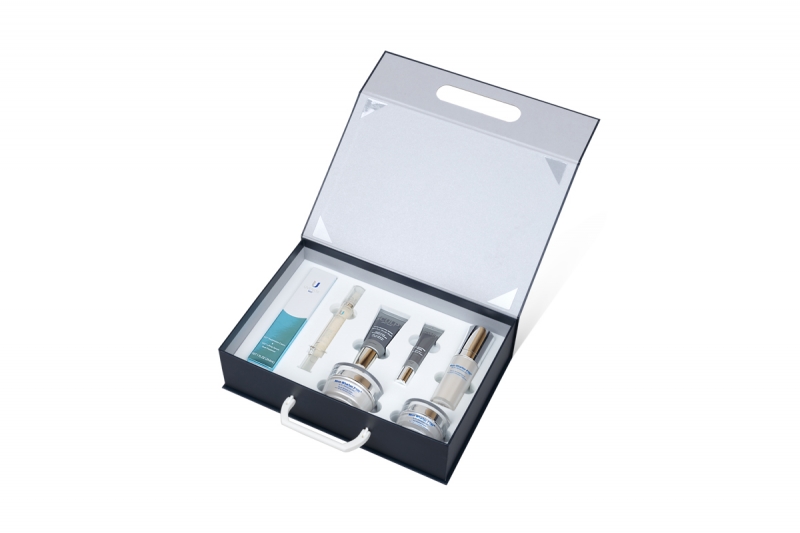 Чемодан для образцов косметики в Москве, производство на заказ