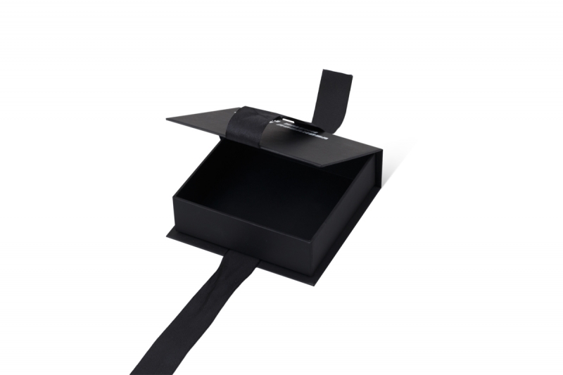 Коробка на лентах для подарка в Москве, производство на заказ