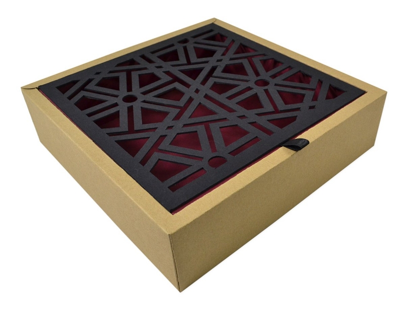 Эксклюзивная упаковка с вырубной крышкой для подарочного набора в Москве, производство на заказ