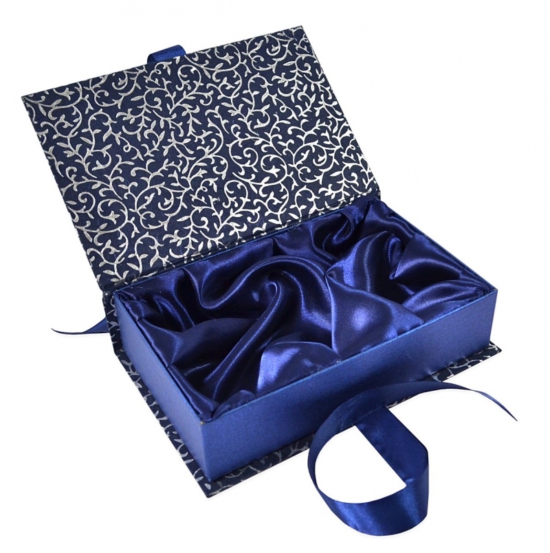 Коробка-книжка с атласным ложементом и бантом из ленты в Москве, производство на заказ