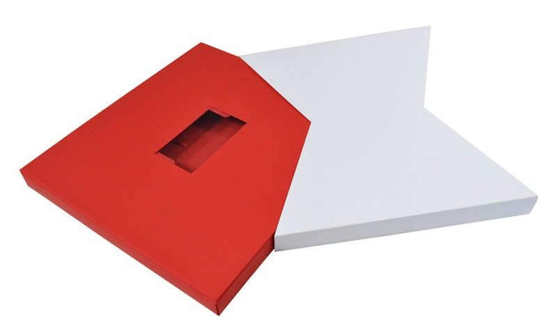 Фирменная упаковка с прозрачным окошком для фотокниги и визитки в Москве, производство на заказ
