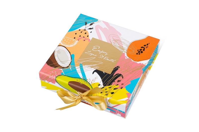 Коробка на магните с лентами и ложементом для косметической продукции в Москве, производство на заказ