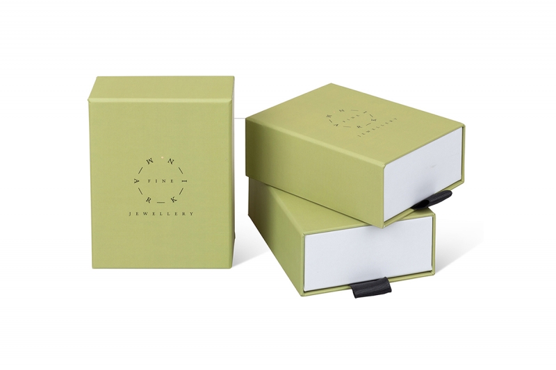 Подарочный пенал для ювелирных изделий в Москве, производство на заказ