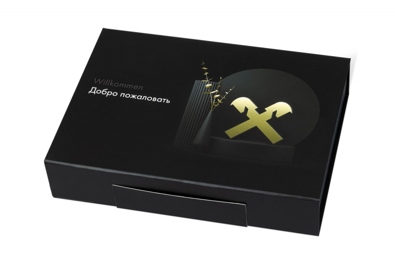 Коробка с треем для 3 карт и контролем вскрытия для Райффайзен Банк в Москве, производство на заказ