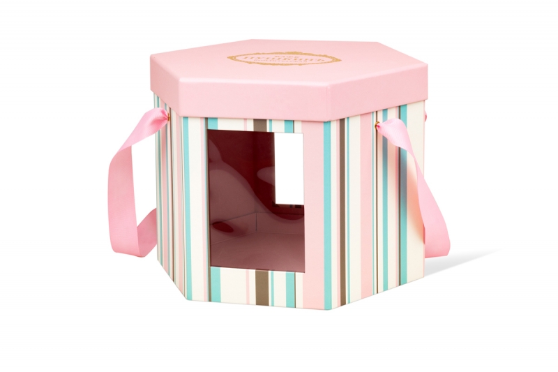 Шестигранная коробка с пластиковыми окошками и ручками в Москве, производство на заказ