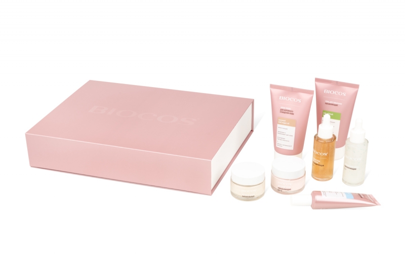 Коробка с магнитным клапаном для набора косметических средств в Москве, производство на заказ