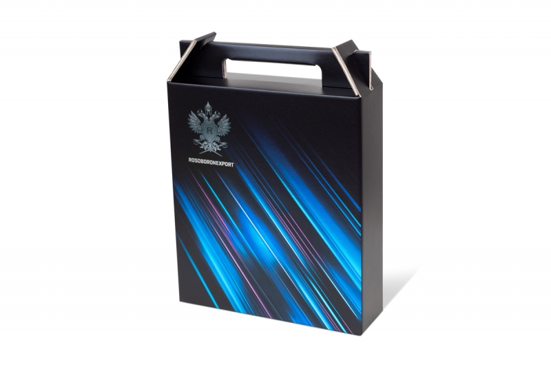 Коробка-пакет из МГК с ручками под бутылку для Рособоронэкспорт в Москве, производство на заказ