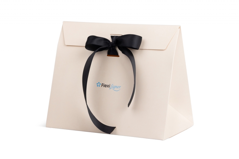 Картонный пакет-сумка с лентой в Москве, производство на заказ