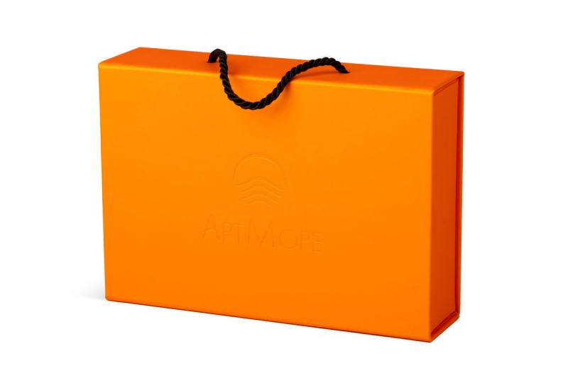 Коробка с магнитным клапаном с блинтовым тиснением в Москве, производство на заказ