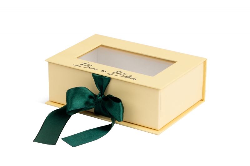 Коробка с ПЭТ окошком на лентах в Москве, производство на заказ