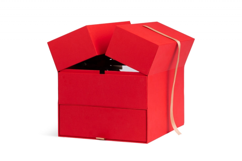 Большая подарочная коробка со створками в Москве, производство на заказ