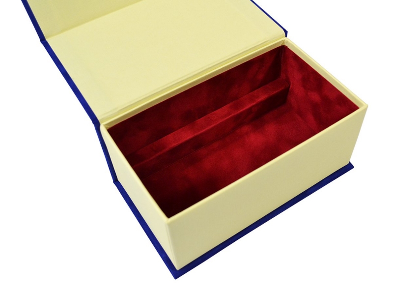 Подарочная коробка с бархатным ложементом для чая в Москве, производство на заказ