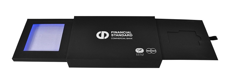 Эксклюзивная коробка-слайдер с диодной подсветкой для трёх пластиковых карт и буклета в Москве, производство на заказ