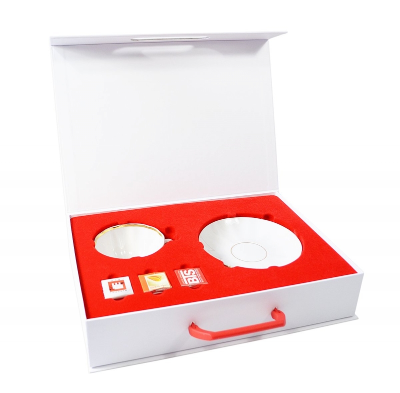 Подарочная коробка-чемодан с флокированным ложементом в Москве, производство на заказ