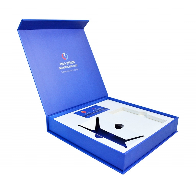 Коробка с клапаном на магните для подарочного набора в Москве, производство на заказ