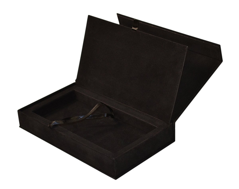 Кашированная коробка-книжка с промежуточной страницей для пластиковой карты в Москве, производство на заказ