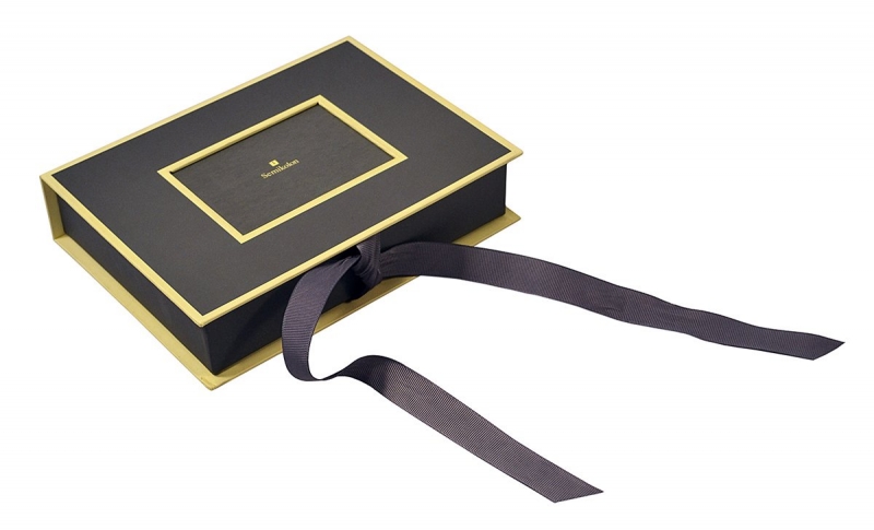 Кашированная коробка-книжка на лентах для сувениров в Москве, производство на заказ