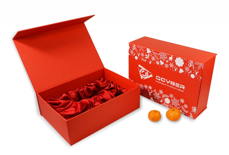 Подарочные кашированные коробки для новогодних наборов в Москве, производство на заказ