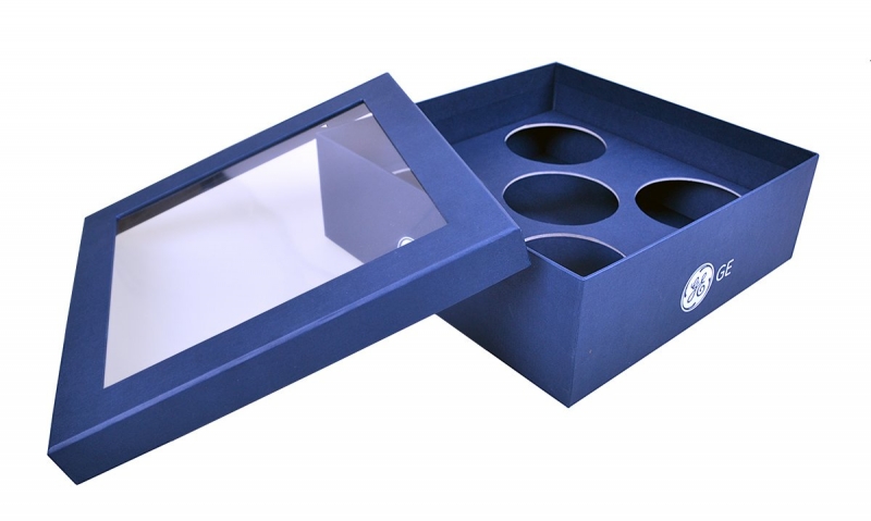 Подарочная коробка крышка-дно с ложементом для елочных шаров в Москве, производство на заказ