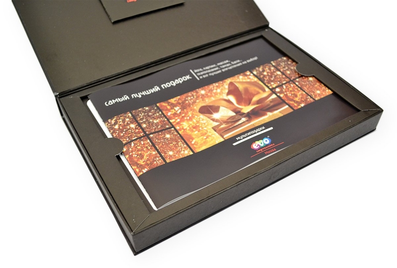 Упаковка для подарочной карты и буклета в Москве, производство на заказ