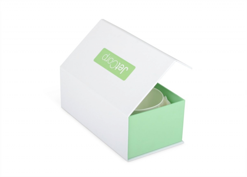 Кашированная коробка с магнитным клапаном для подарочного набора в Москве, производство на заказ