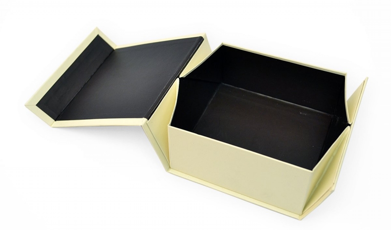 Кашированная коробка на магните, складывающаяся в плоскость в Москве, производство на заказ