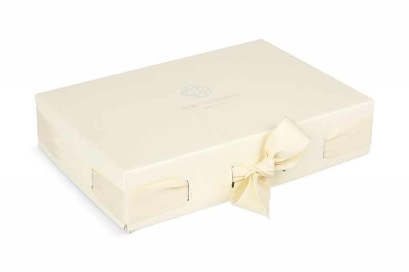 Самосборная подарочная коробка с лентами в Москве, производство на заказ