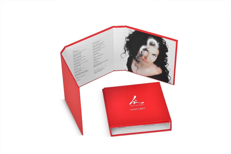 Хардбэк на магнитах для пластиковой упаковки с флешкой в Москве, производство на заказ